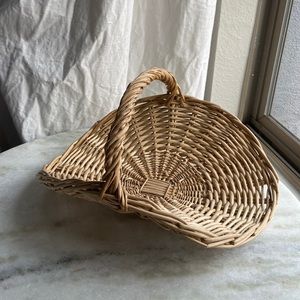 Harvest style basket